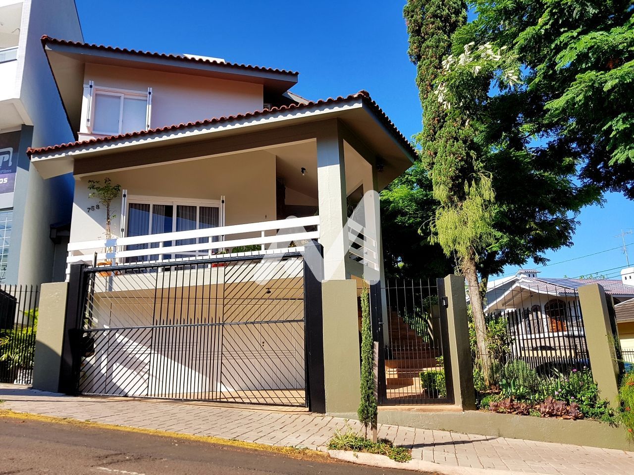 Casa Comercial com 417m² e 2 dormitórios no bairro Florestal em Lajeado para Comprar