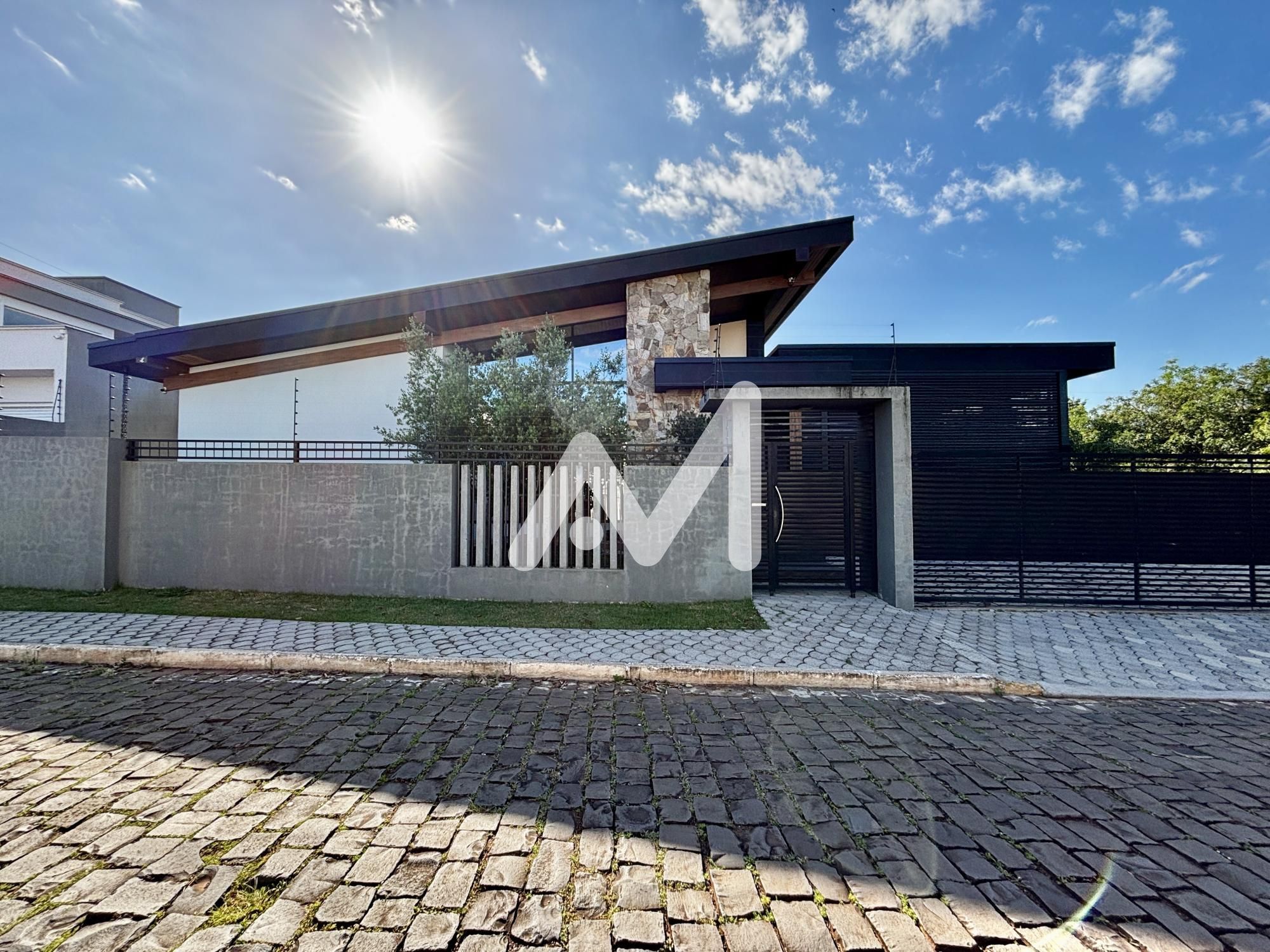 Casa com 250m² e 3 dormitórios no bairro Universitário em Lajeado para Comprar