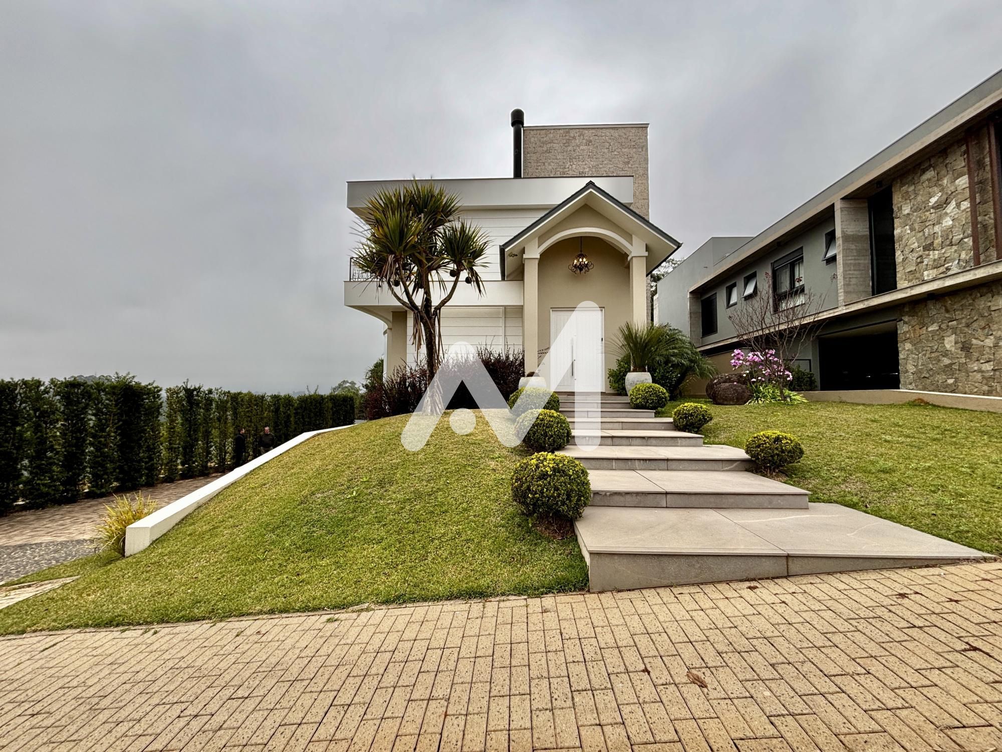 Casa com 420m² e 4 dormitórios no bairro Carneiros em Lajeado para Comprar