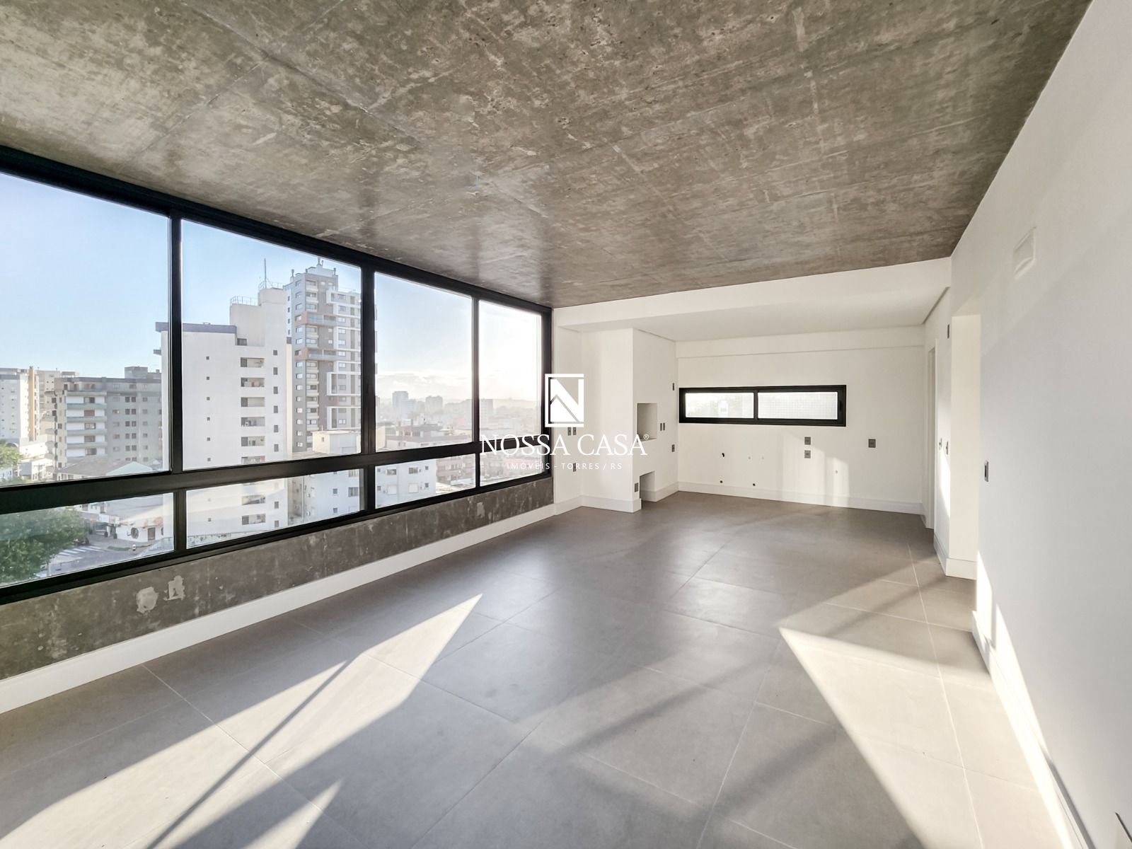 Apartamento à venda com 3 quartos, 103m² - Foto 1