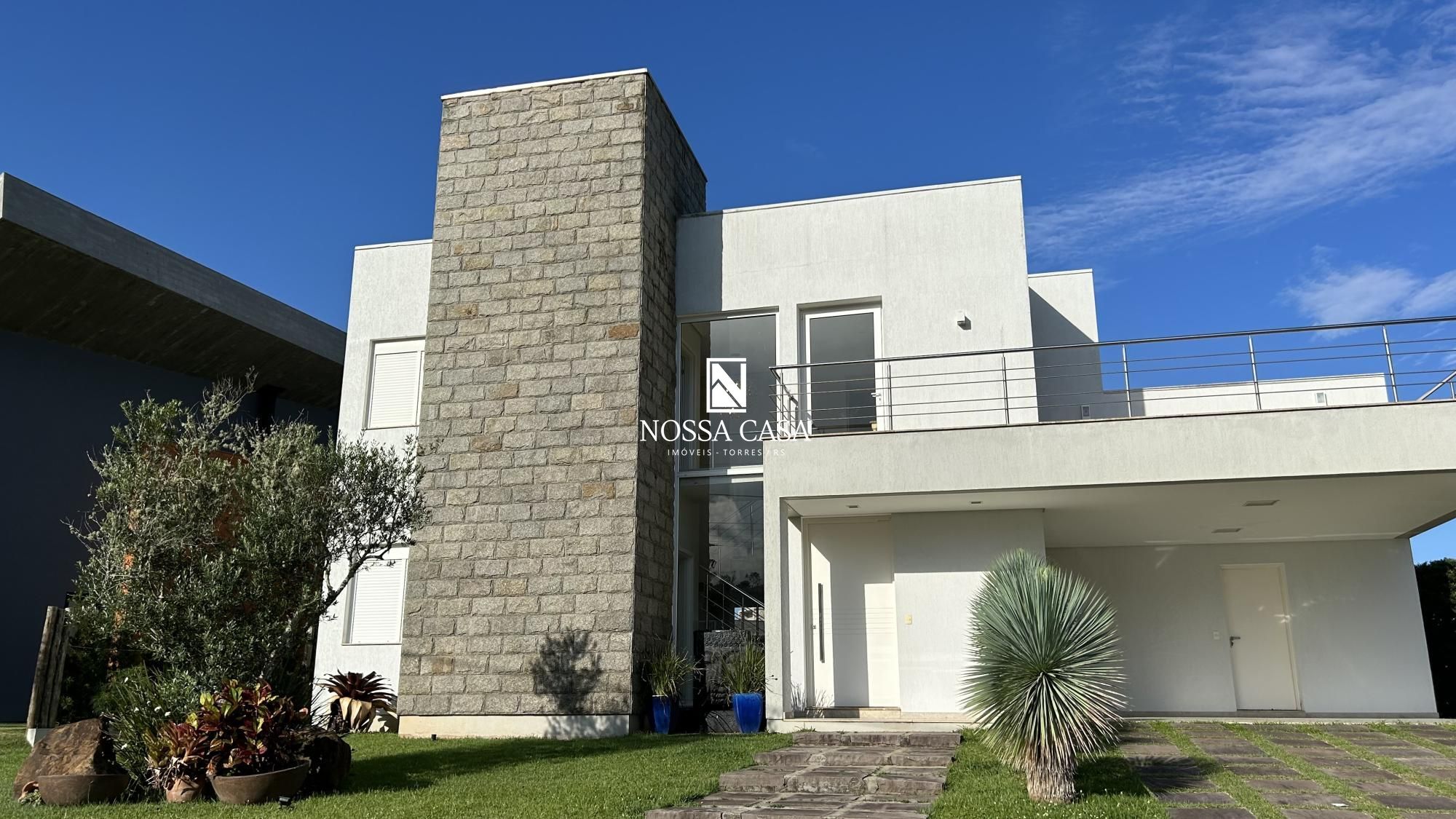 Casa de Condomínio à venda com 4 quartos, 320m² - Foto 1