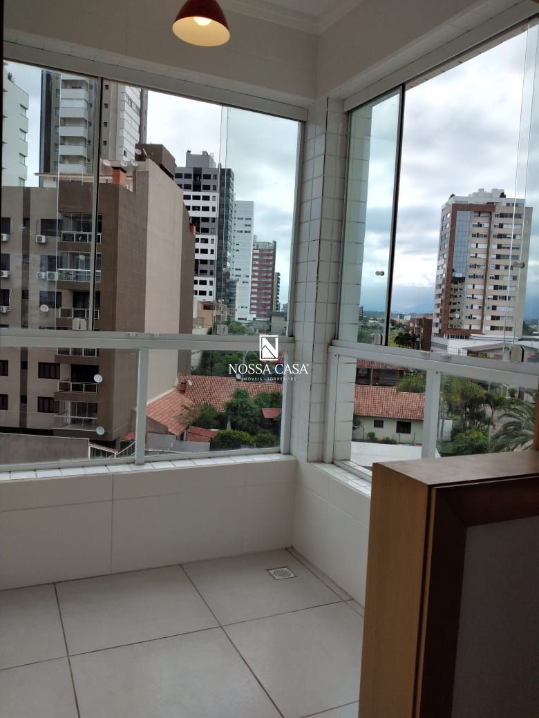 Apartamento à venda com 2 quartos, 70m² - Foto 3