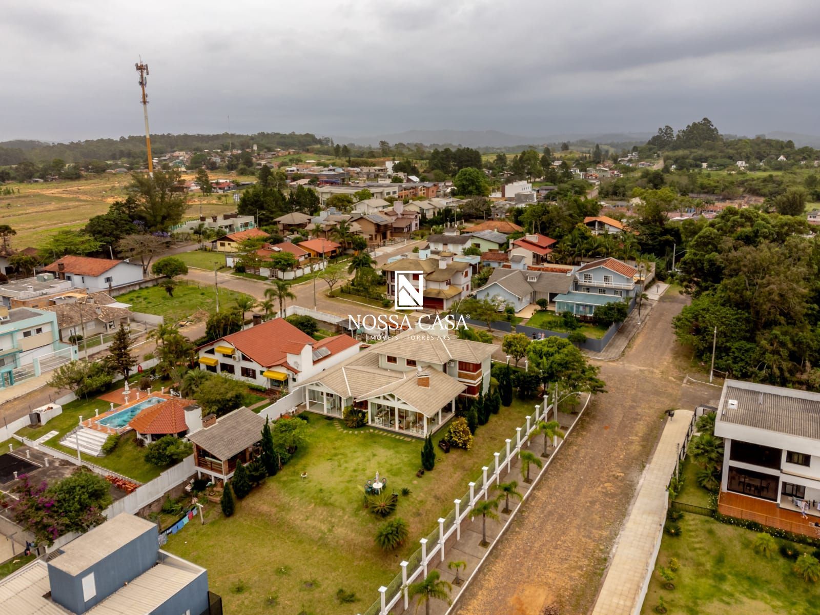 Sobrado à venda com 4 quartos, 337m² - Foto 2