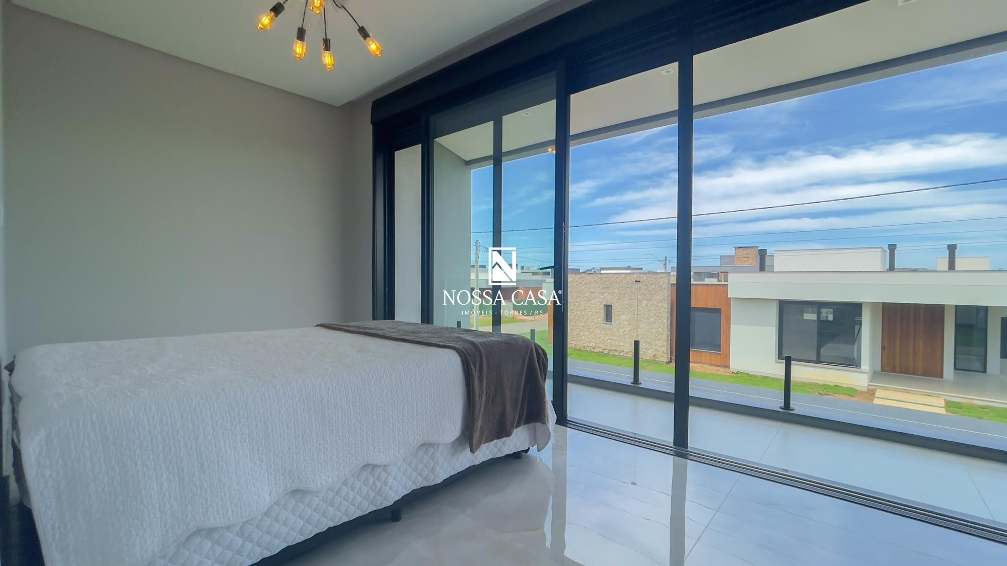 Casa de Condomínio à venda com 3 quartos, 219m² - Foto 4