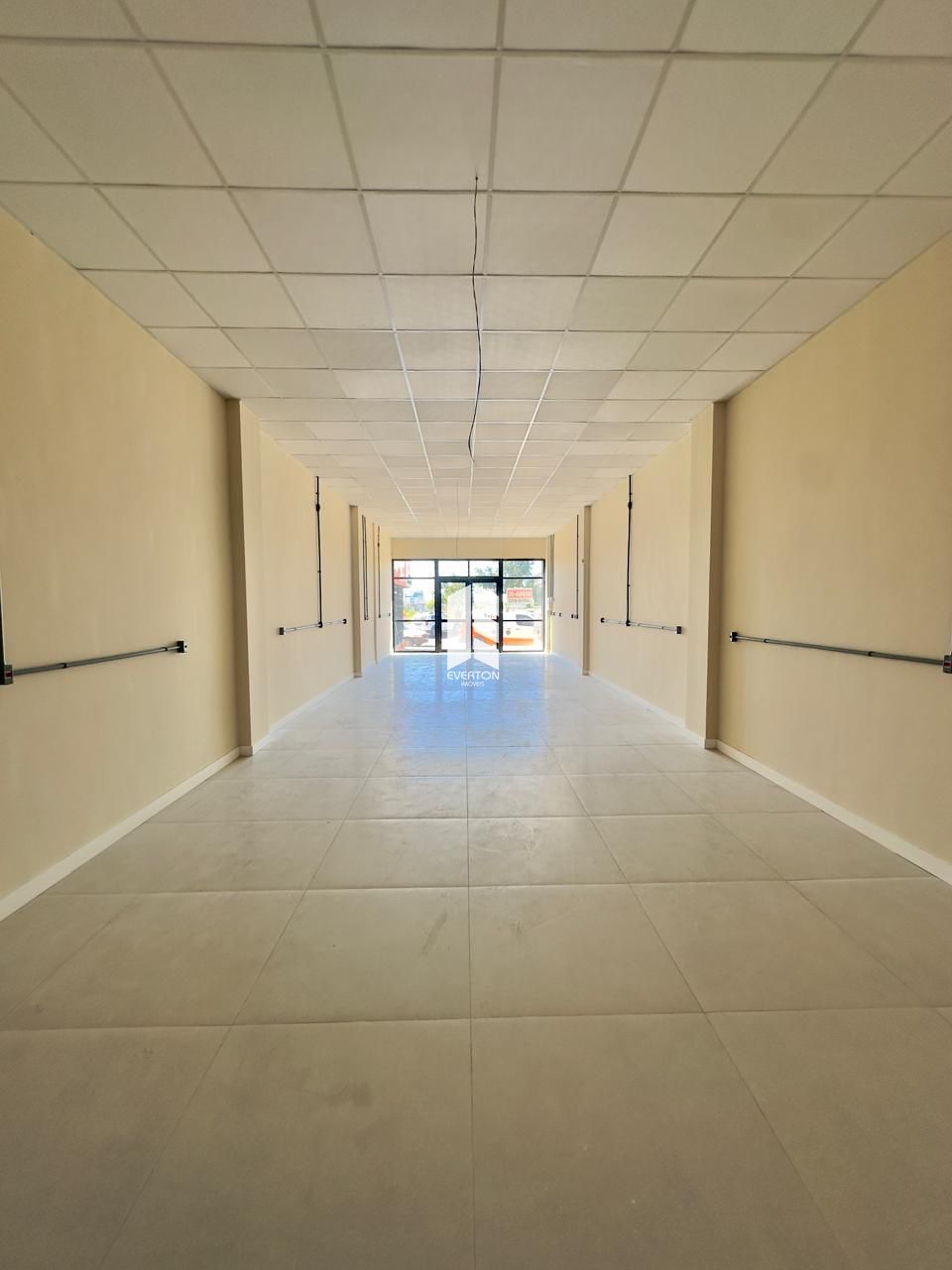 Loja / Salão / Ponto Comercial de 1 quarto, 100m² no bairro Camobi, em Santa Maria | Eu Corretor
