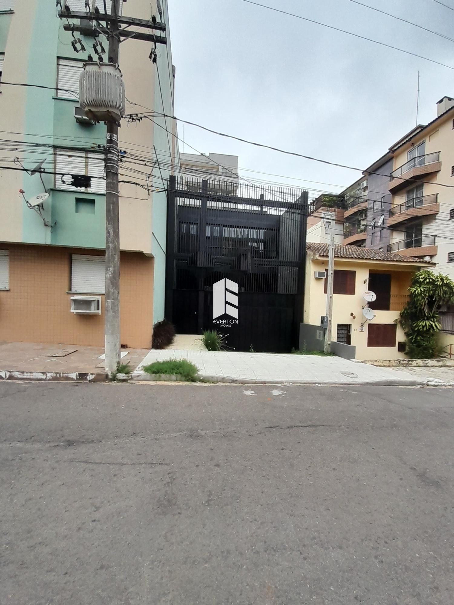 Galpão / Depósito / Armazém de 1 quarto, 300m² no bairro Nossa Senhora de Fátima, em Santa Maria | Eu Corretor