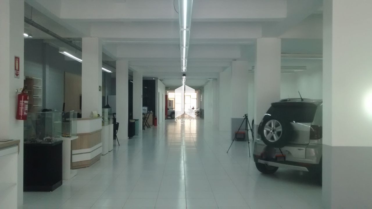 Loja / Salão / Ponto Comercial de 1 quarto, 648m² no bairro Centro, em Santa Maria | Eu Corretor