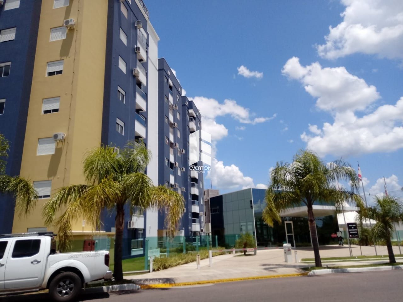 Apartamento de 2 dormitórios com suíte