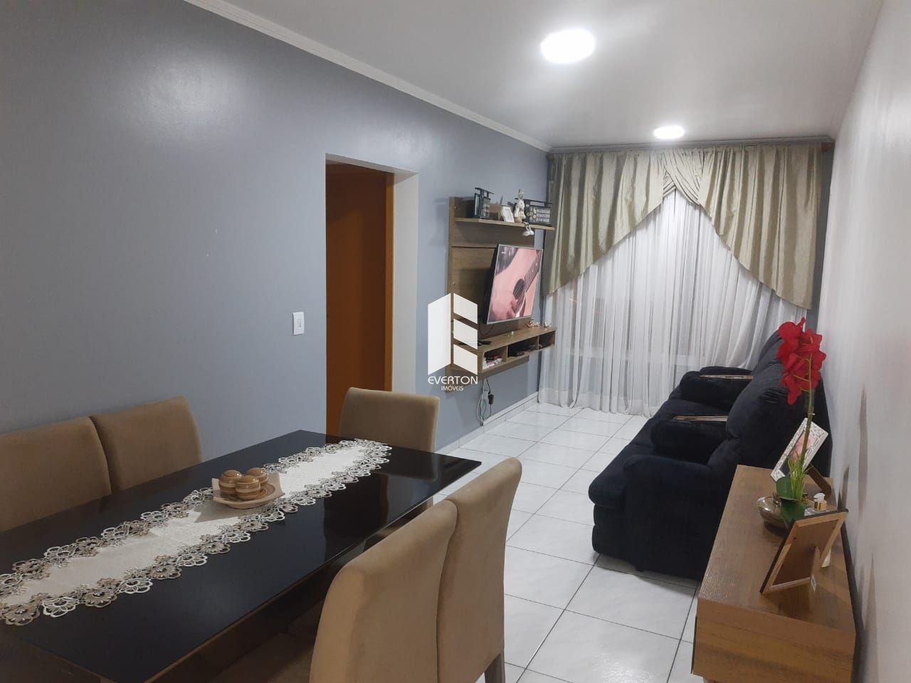 Apartamento 2 dormitórios à venda Duque de Caxias Santa Maria/RS