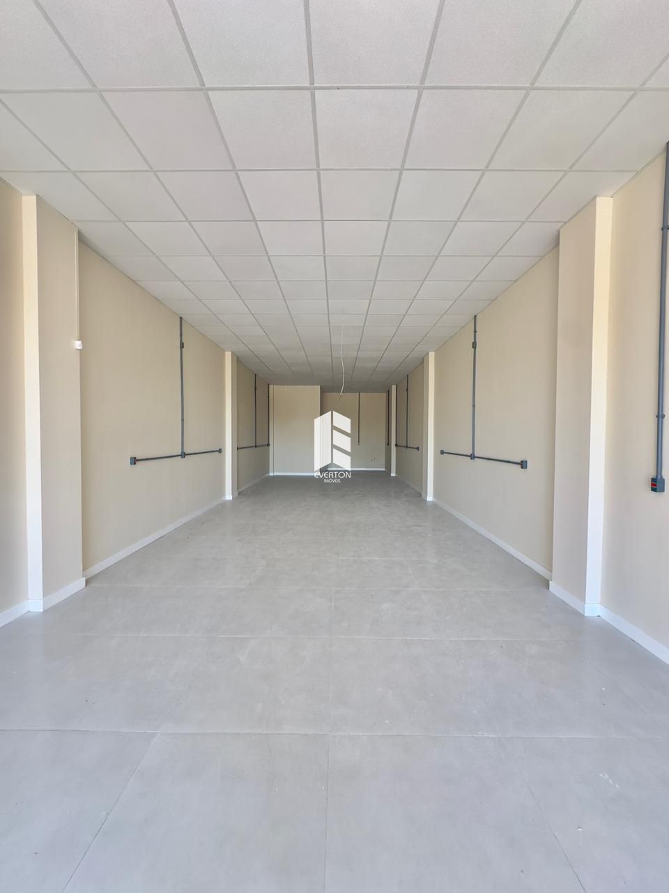 Loja / Salão / Ponto Comercial de 1 quarto, 100m² no bairro Camobi, em Santa Maria | Eu Corretor