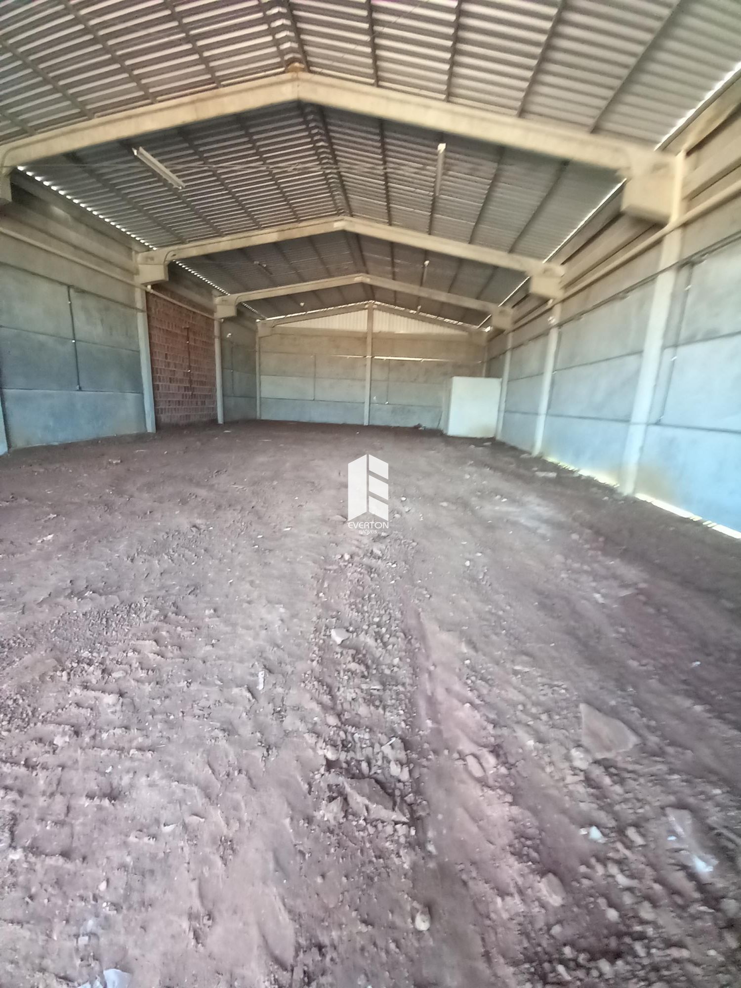 Galpão / Depósito / Armazém de 1 quarto, 325m² no bairro Pinheiro Machado, em Santa Maria | Eu Corretor