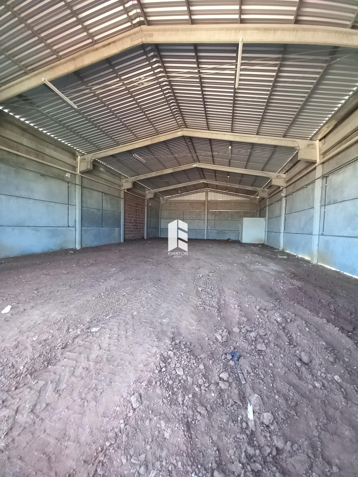 Galpão / Depósito / Armazém de 1 quarto, 325m² no bairro Pinheiro Machado, em Santa Maria | Eu Corretor