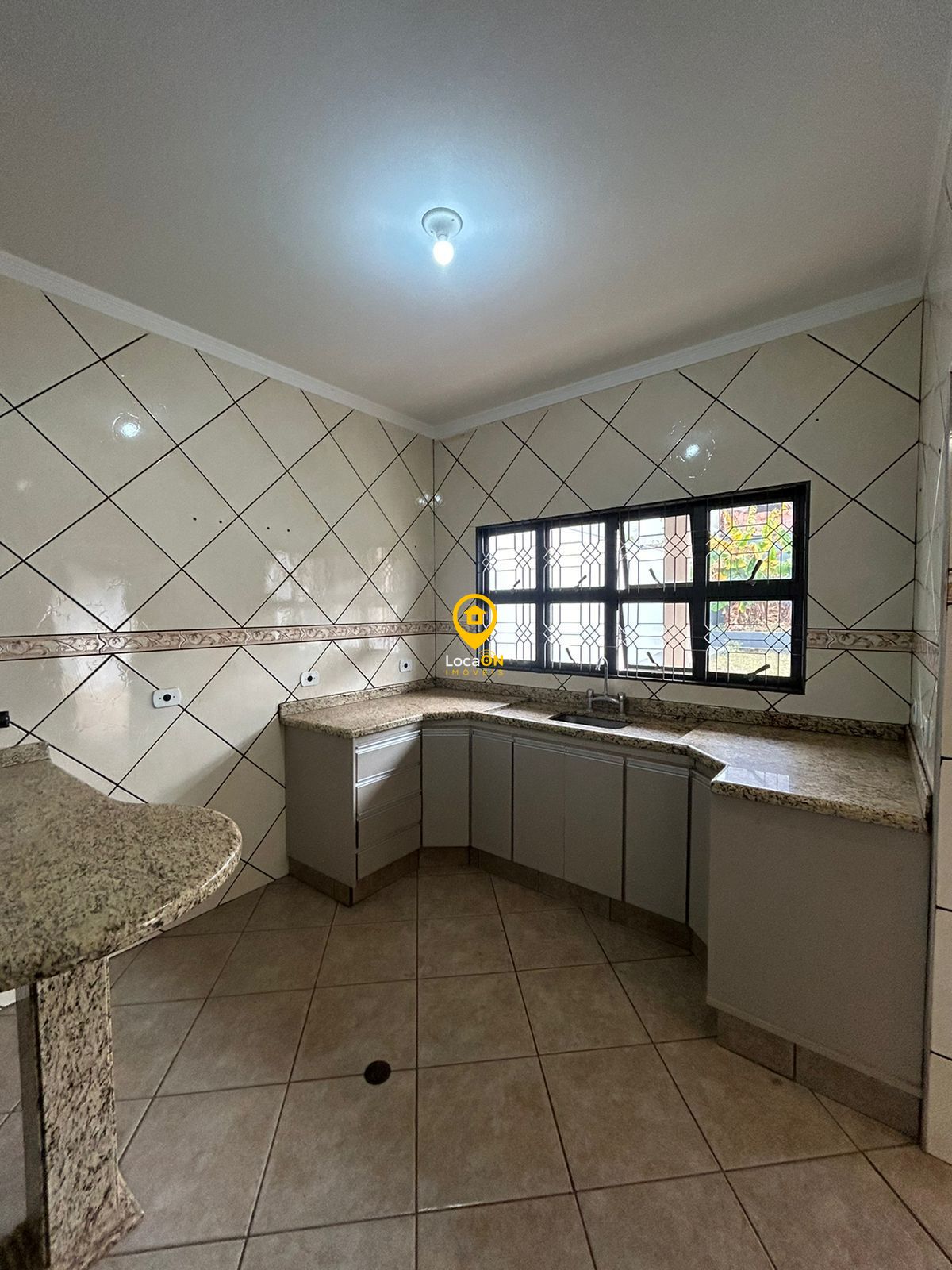 Casa para alugar com 3 quartos, 220m² - Foto 2