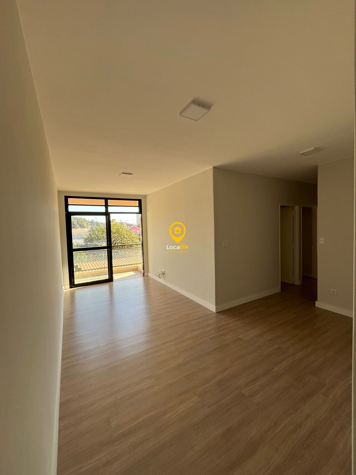 Apartamento à venda com 2 quartos, 70m² - Foto 2