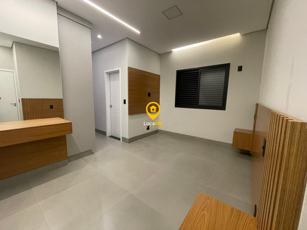 Vende - casa em condomínio - 3 suites com closet 4 garagens 
