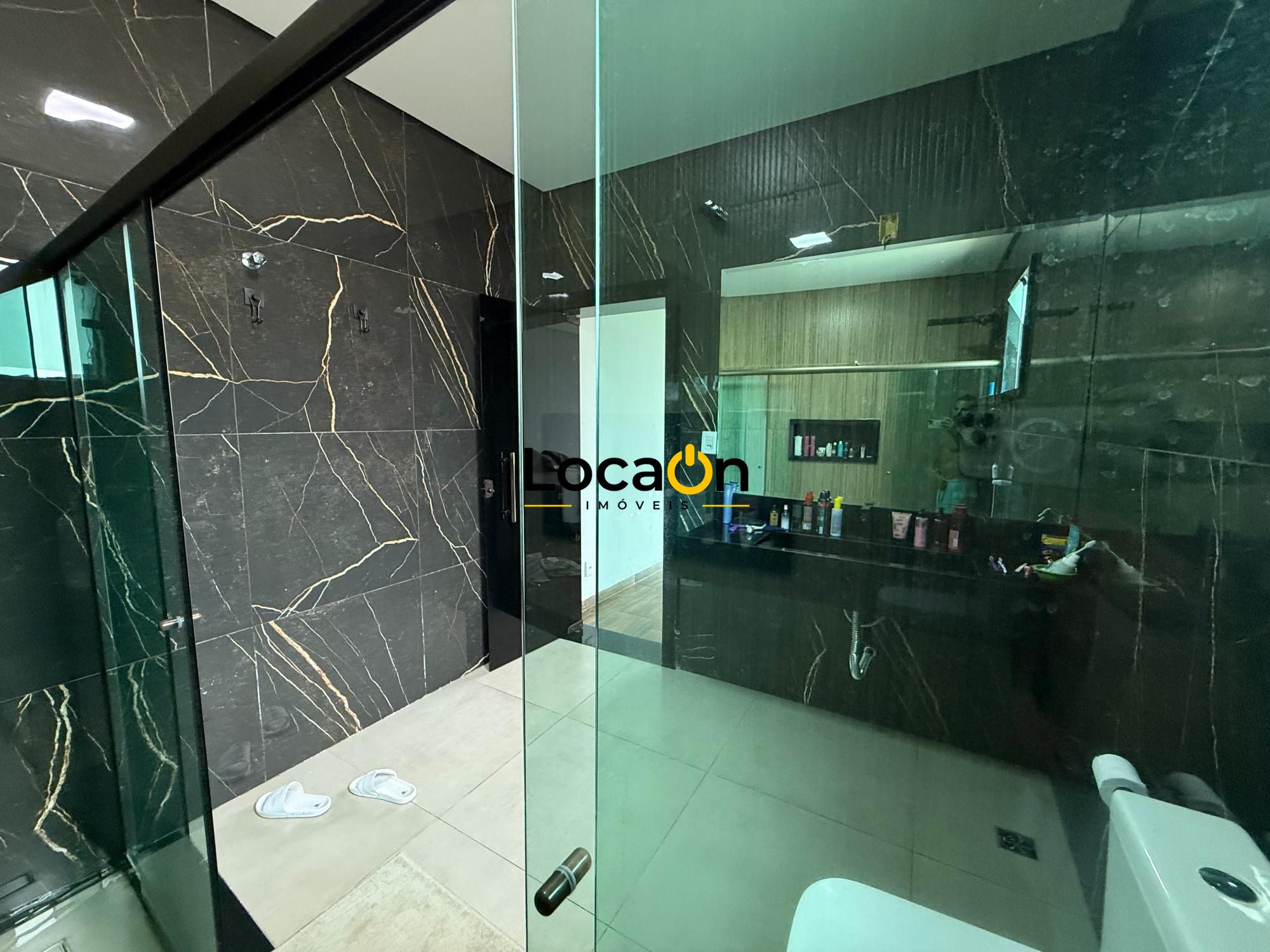 VENDE - Sitio em Esmeraldas-MG com Casa de luxo.