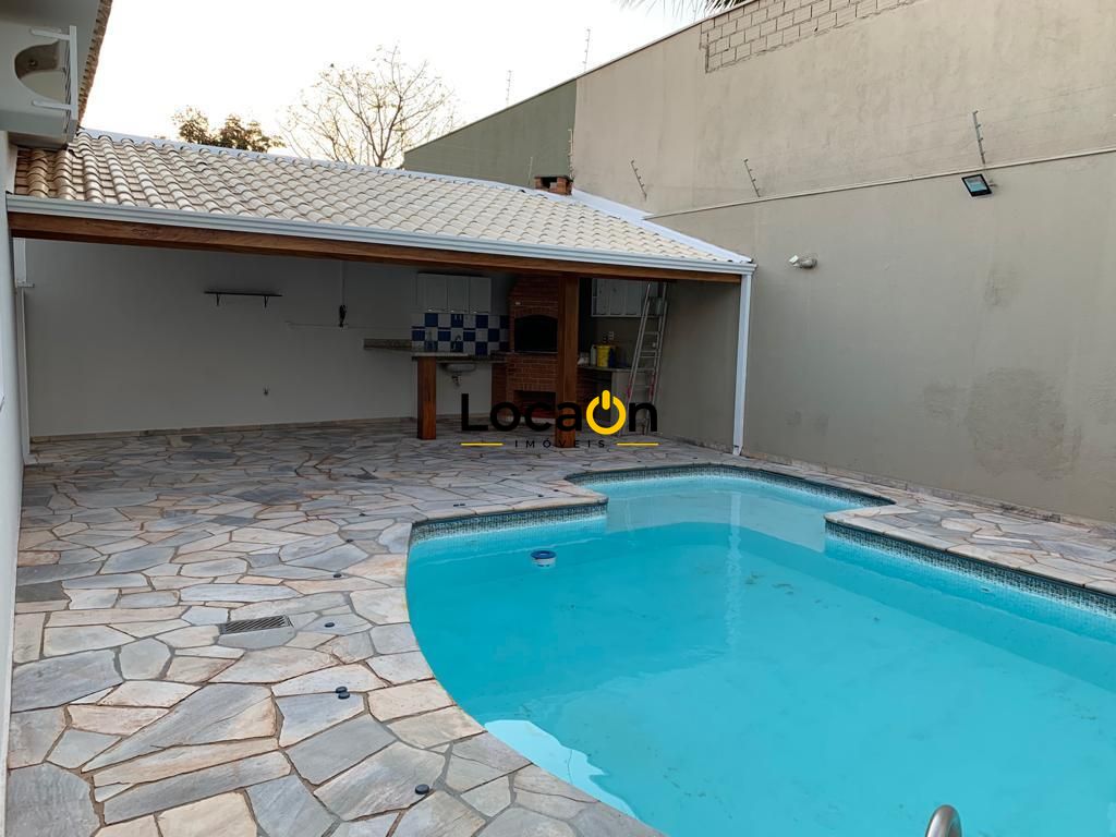 VENDE - Casa na Ribeirânia com 4 Dormitórios e Piscina