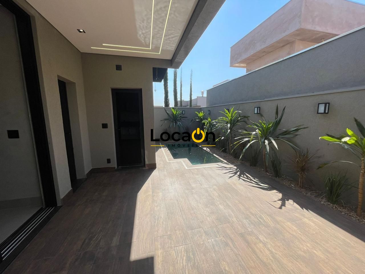 VENDE - Casa em condomínio - 3 suites com closet 4 garagens - Jardim Valência/RP