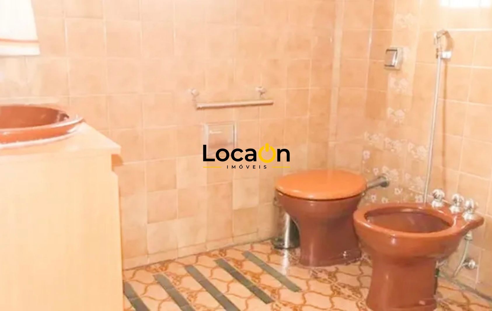 ALUGA-SE casa comercial com 110m2 no bairro Alípio de Melo em Belo Horizonte.