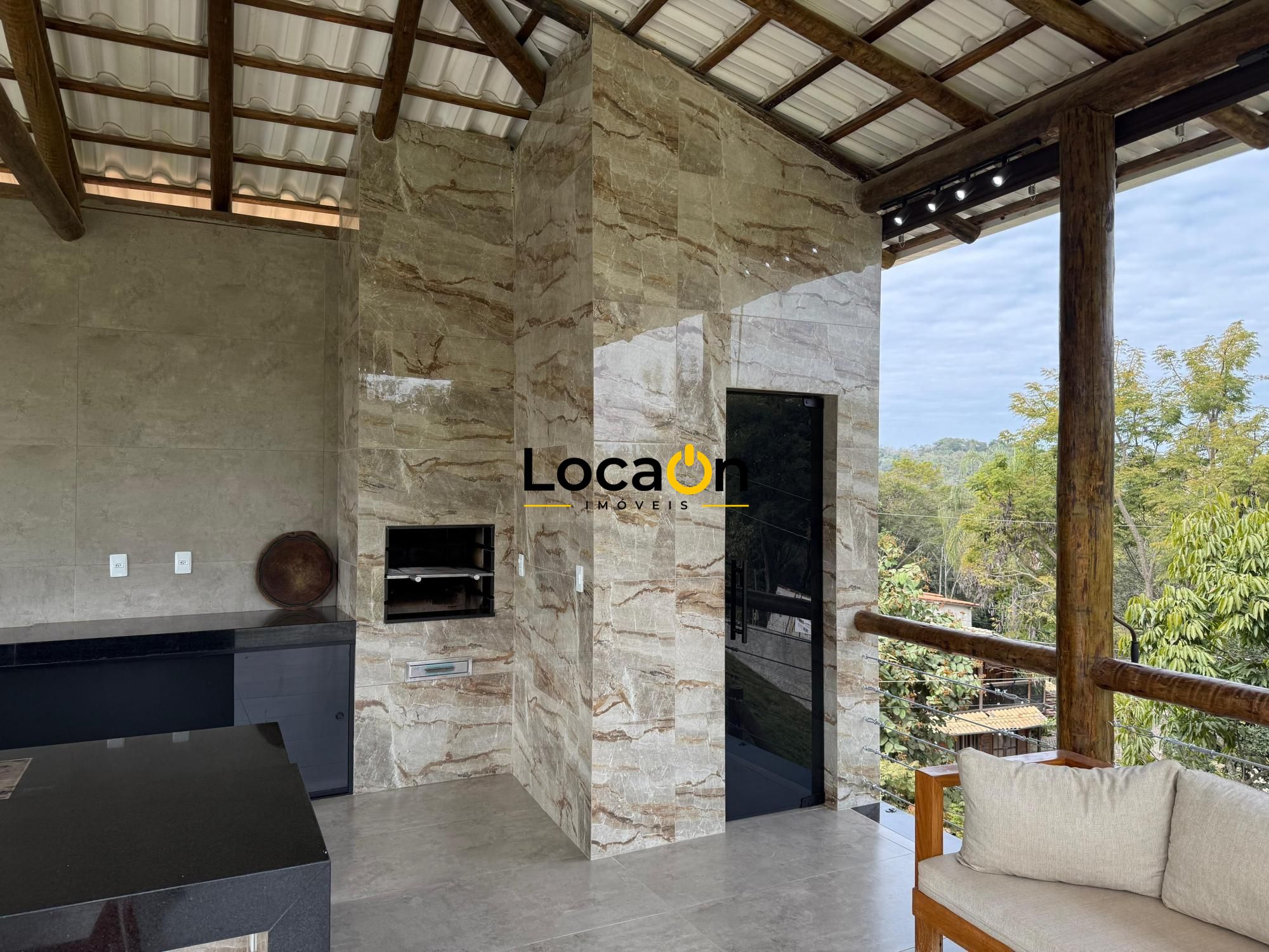 VENDE - Sitio em Esmeraldas-MG com Casa de luxo.
