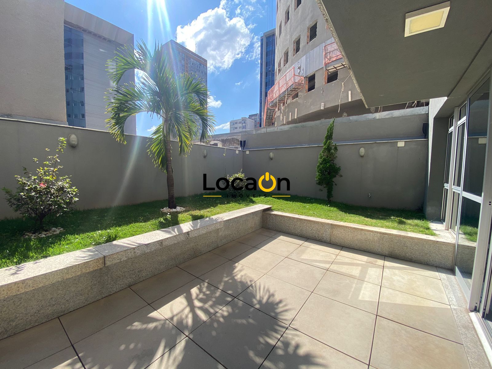 VENDE apartamento com 1 quarto no bairro de Lourdes em Belo Horizonte.