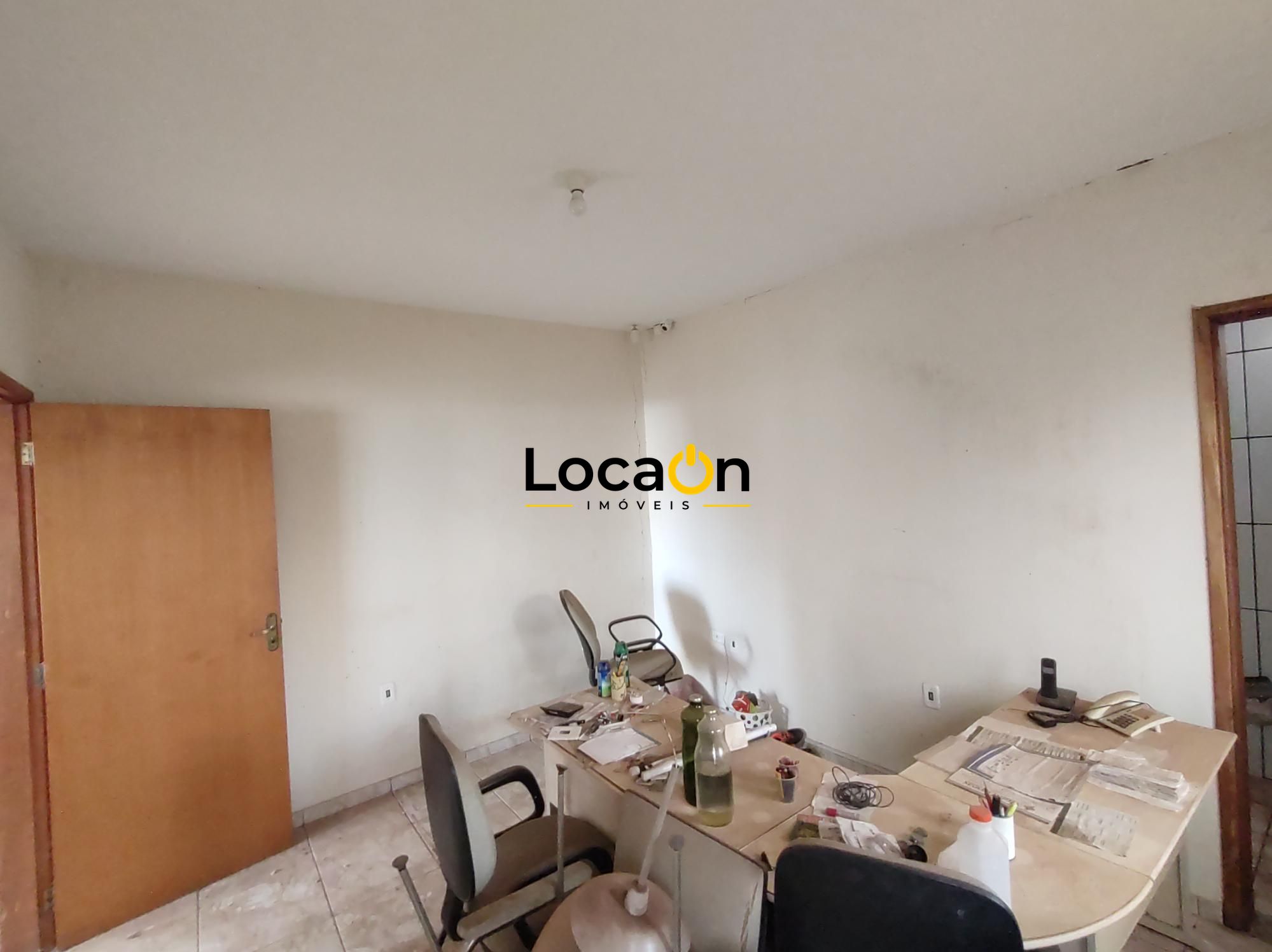 ALUGA - Barracão 300m² no centro Araraquara SP