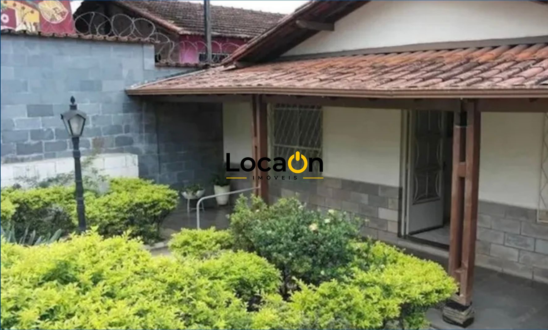 ALUGA-SE casa comercial com 110m2 no bairro Alípio de Melo em Belo Horizonte.