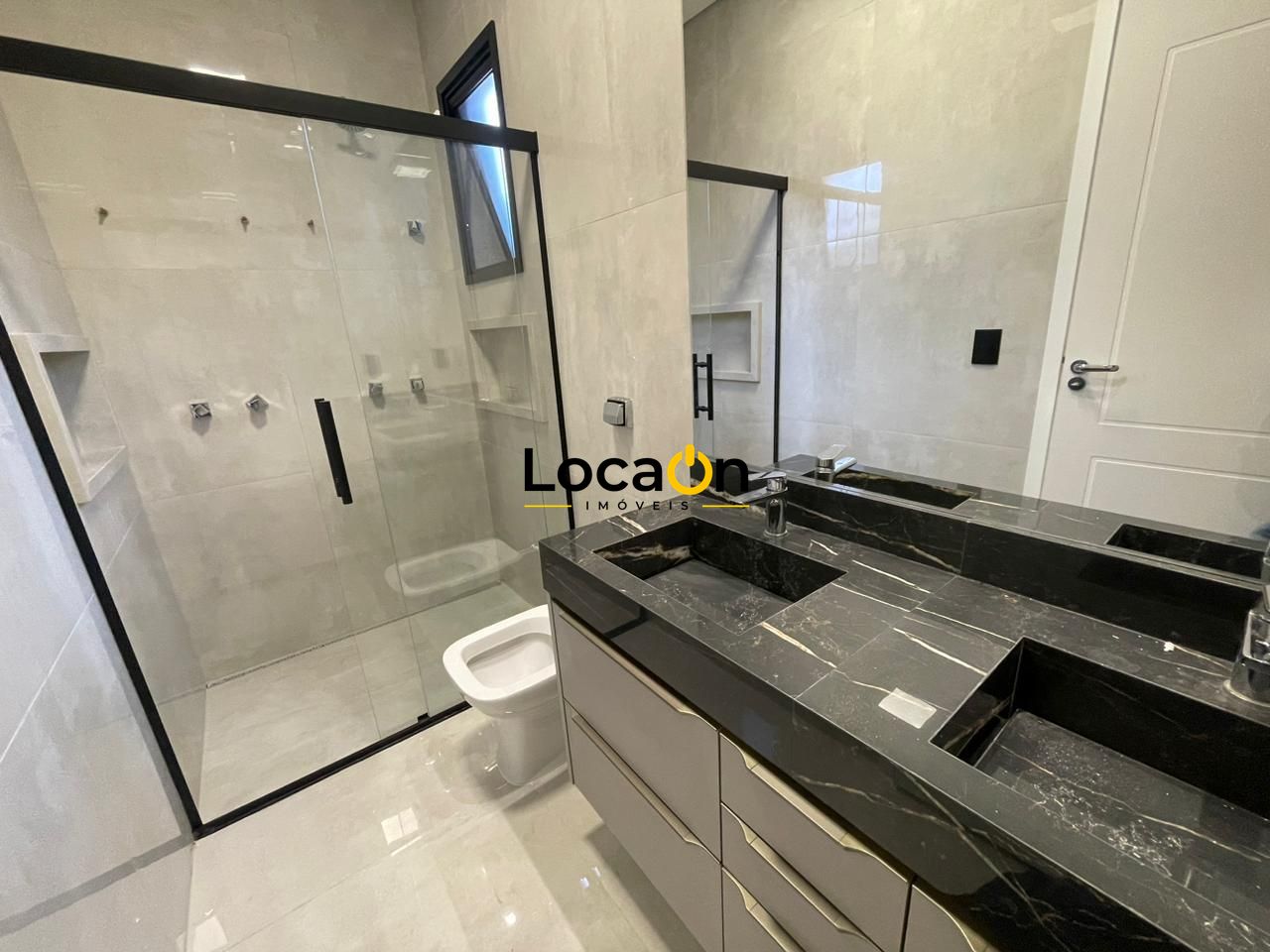 VENDE - Casa em condomínio - 3 suites com closet 4 garagens - Jardim Valência/RP