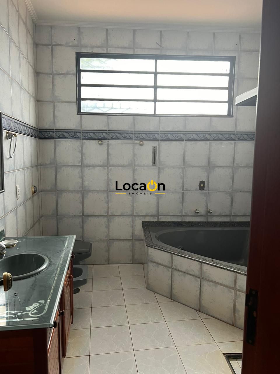 ALUGA- Casa 3 suites e 3 vagas Cidade Universitária