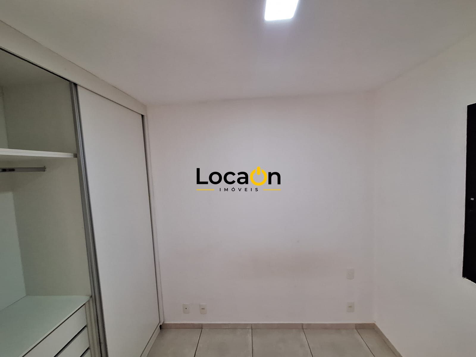 ALUGA- Apartamento 1 dormítório, 1 banheiro e vaga de garagem localizado e Bonfi