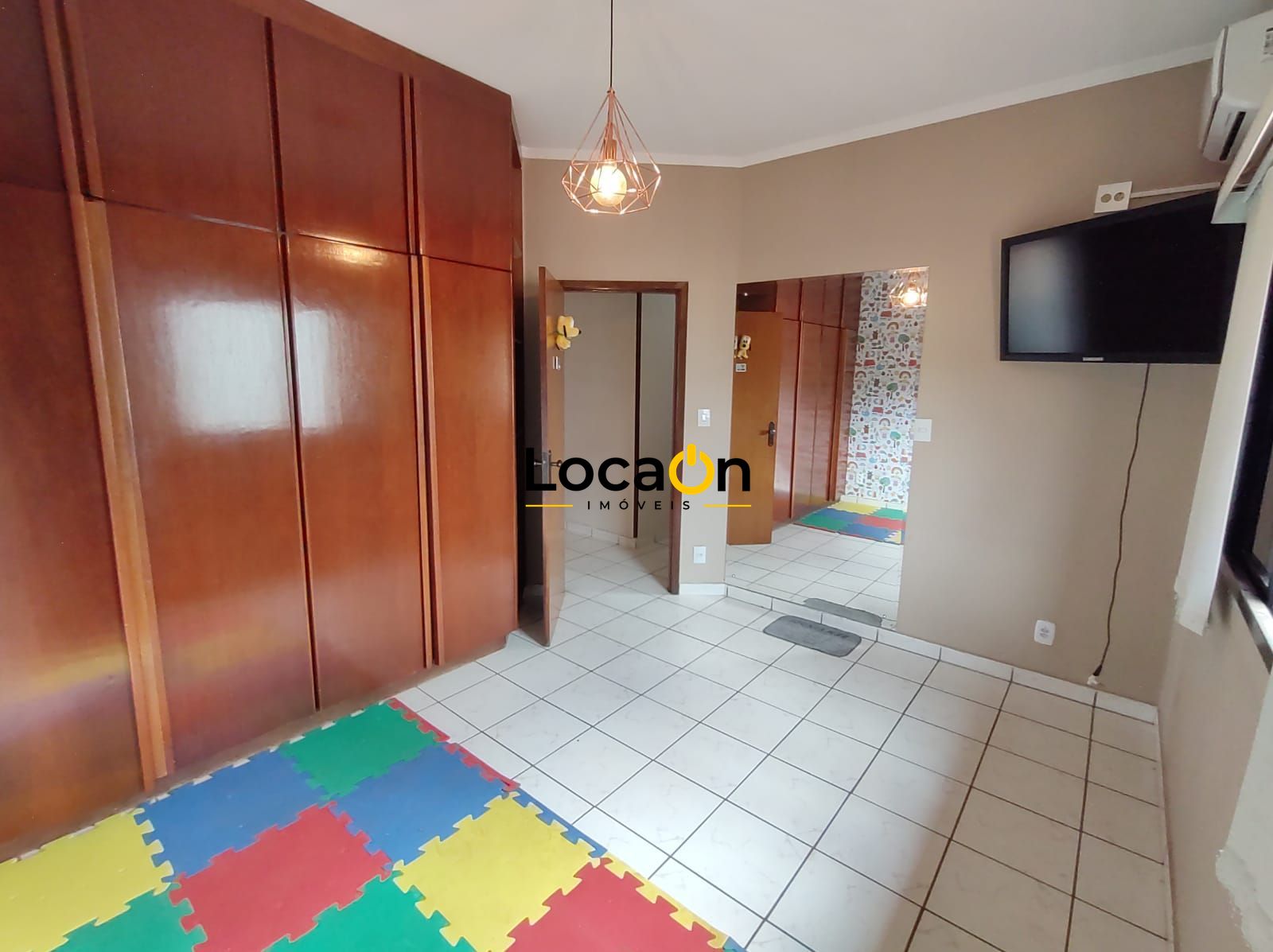 ALUGA - Casa Comercial ou Residencial Mobiliada na Ribeirânia com 8 salas e Rece