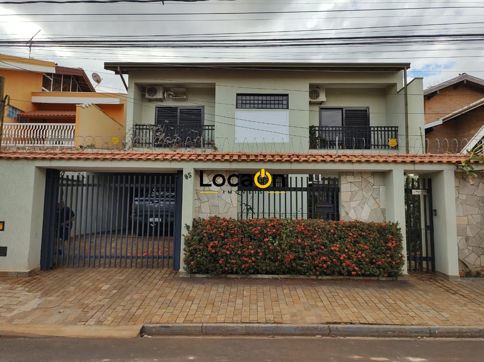 ALUGA - Casa Comercial ou Residencial Mobiliada na Ribeirânia com 8 salas e Rece