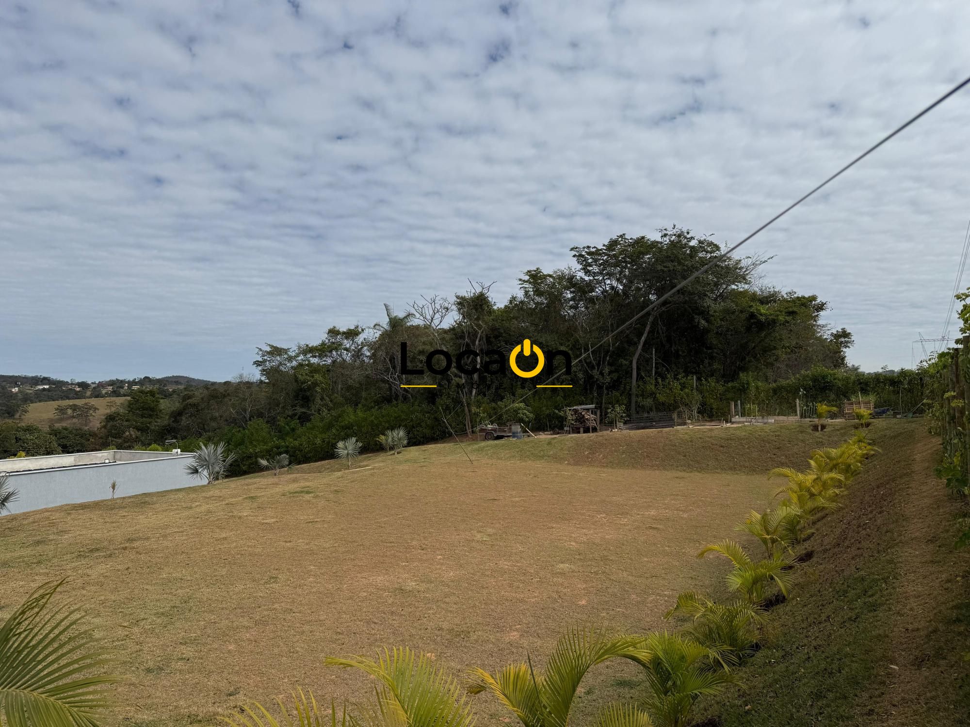 VENDE - Sitio em Esmeraldas-MG com Casa de luxo.
