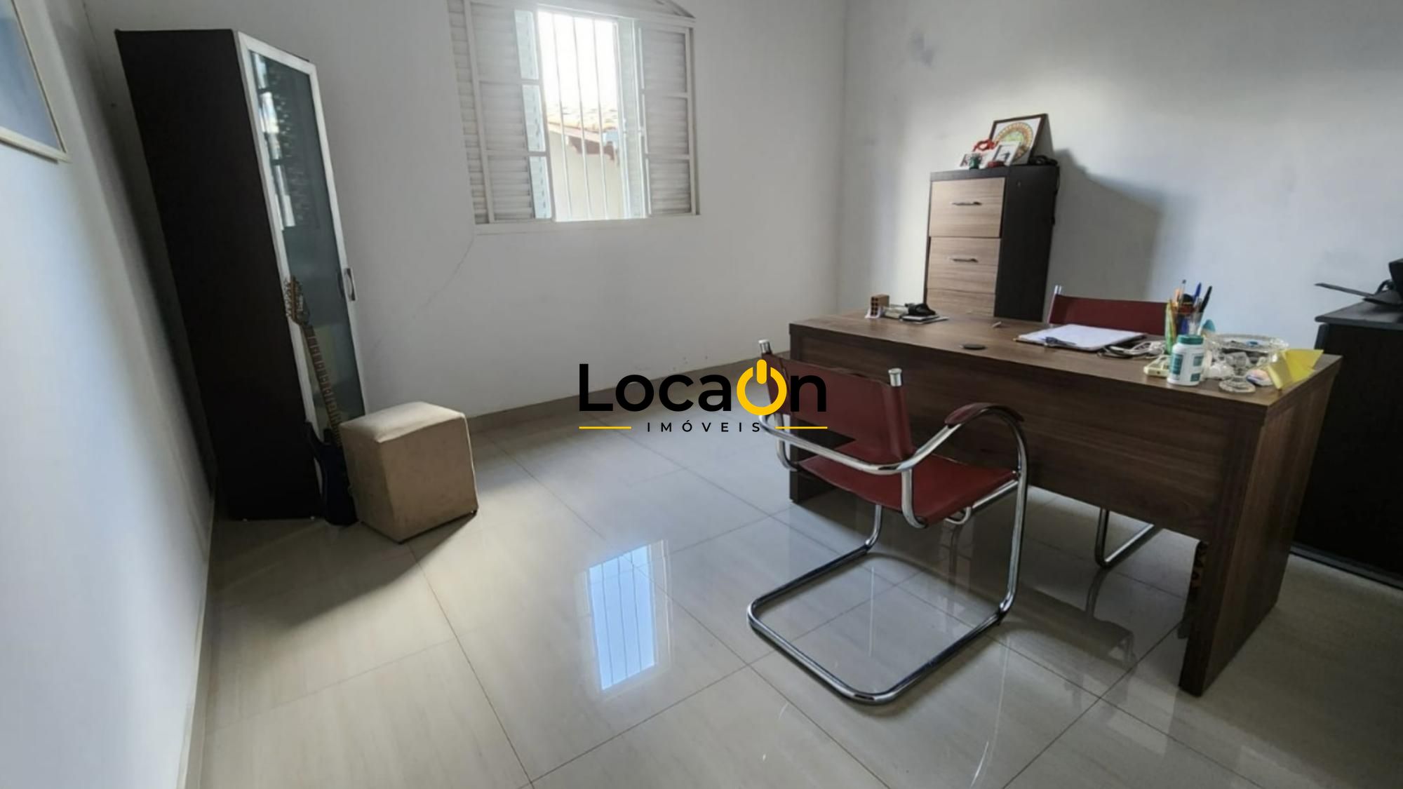 ALUGA-SE casa comercial com 3 quartos no bairro Castelo em Belo Horizonte