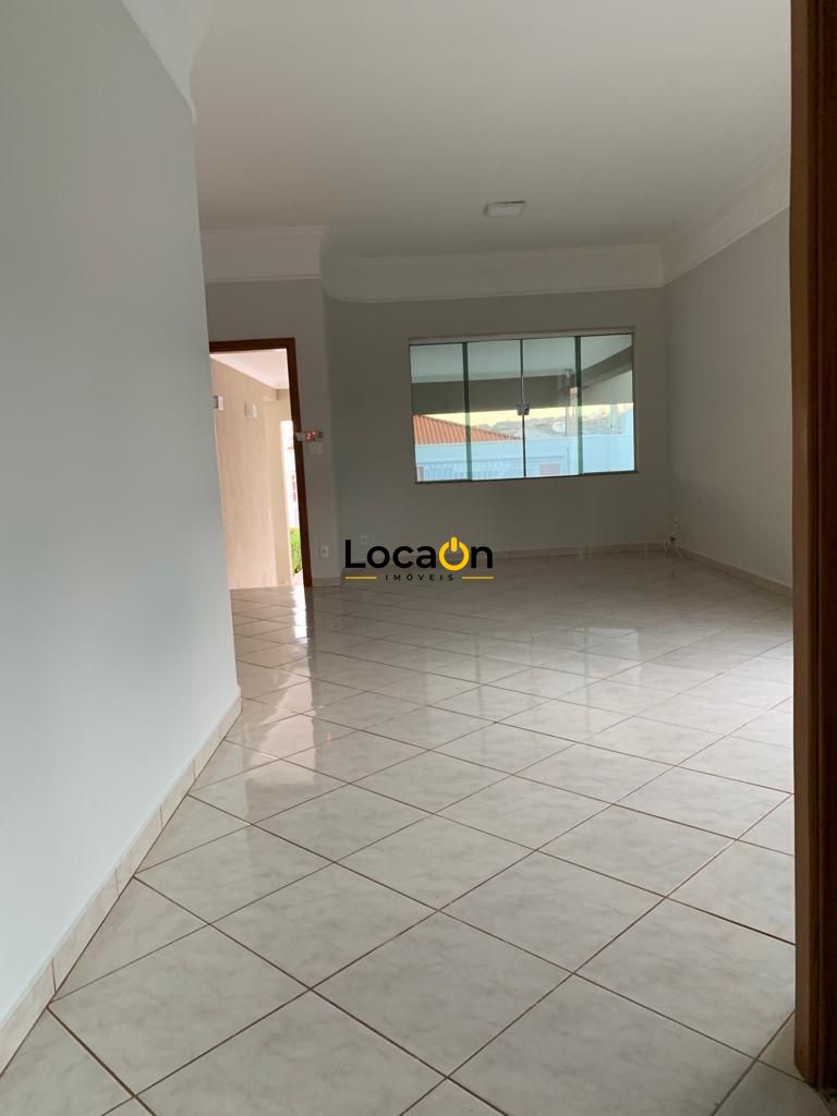 VENDE - Casa na Ribeirânia com 4 Dormitórios e Piscina