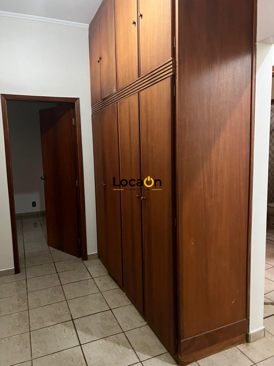ALUGA- Casa 3 suites e 3 vagas Cidade Universitária