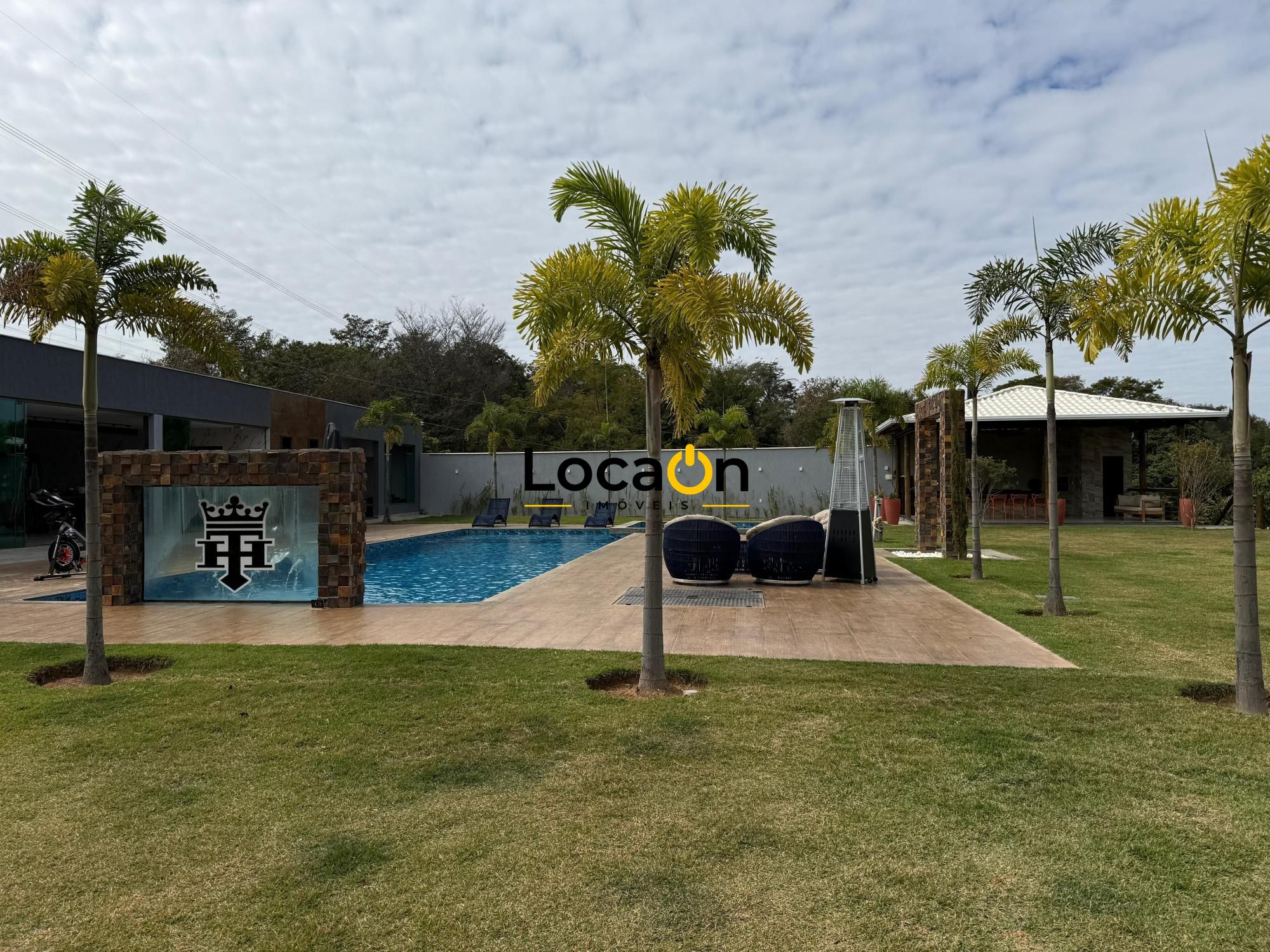 VENDE - Sitio em Esmeraldas-MG com Casa de luxo.