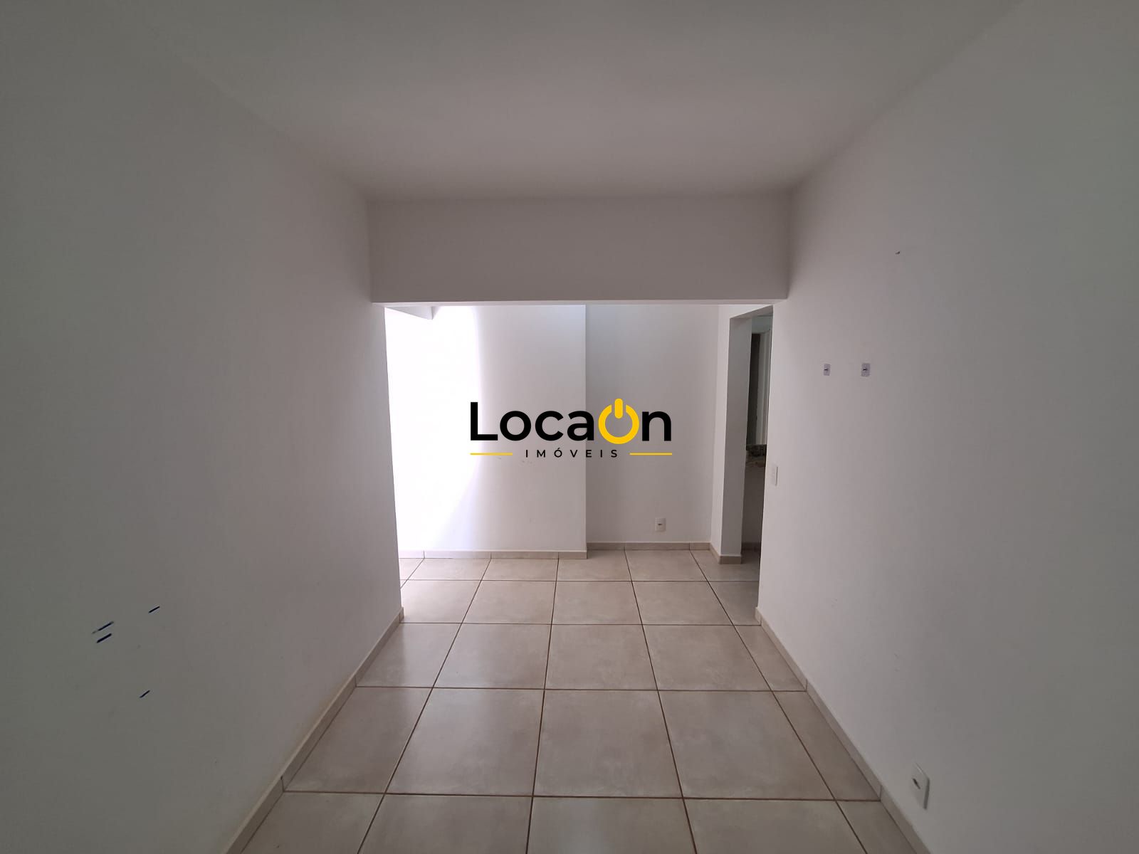 ALUGA- Apartamento 1 dormítório, 1 banheiro e vaga de garagem localizado e Bonfi