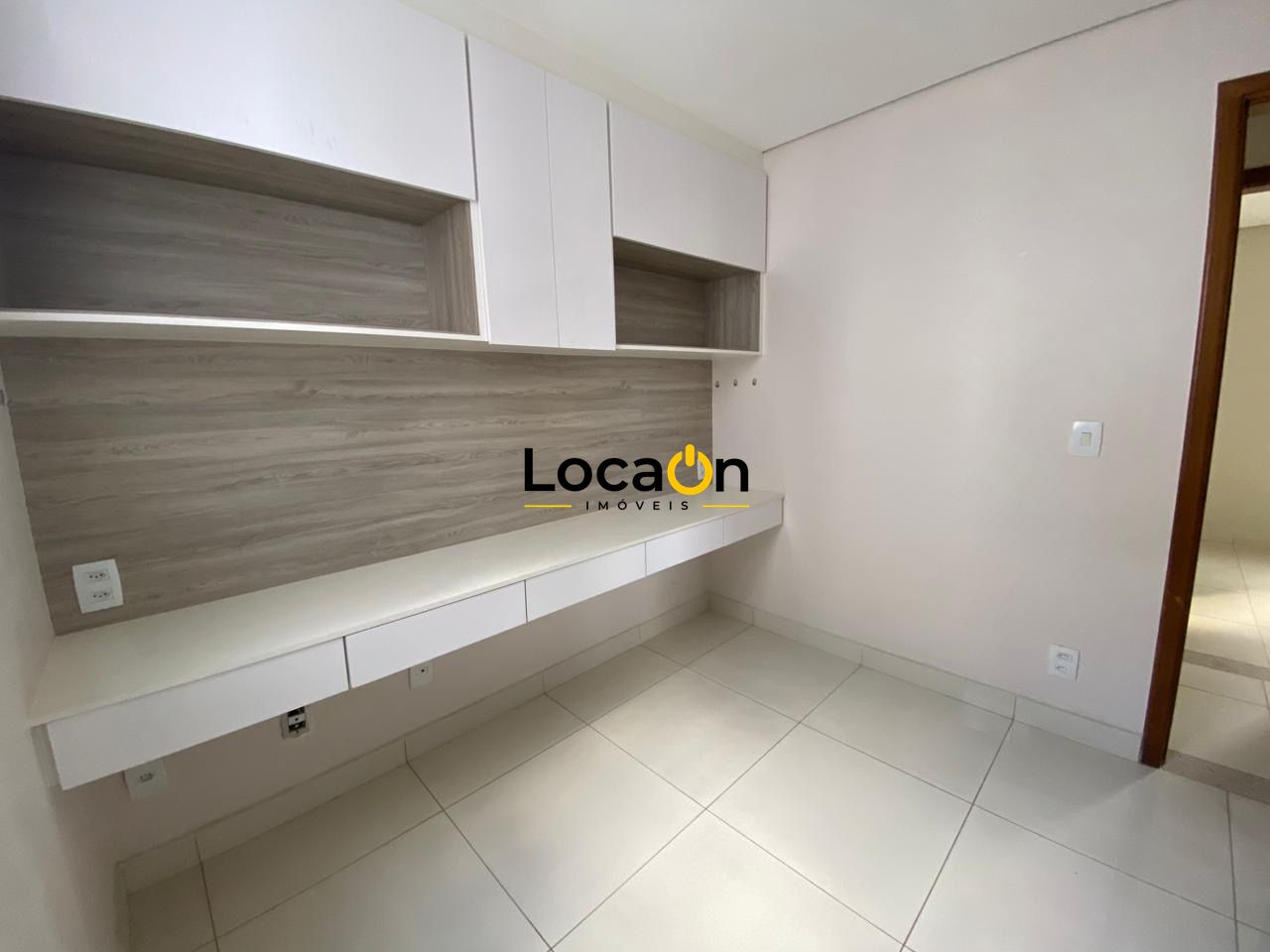 ALUGA-SE apartamento com 4 quartos no bairro Buritis em Belo Horizonte.
