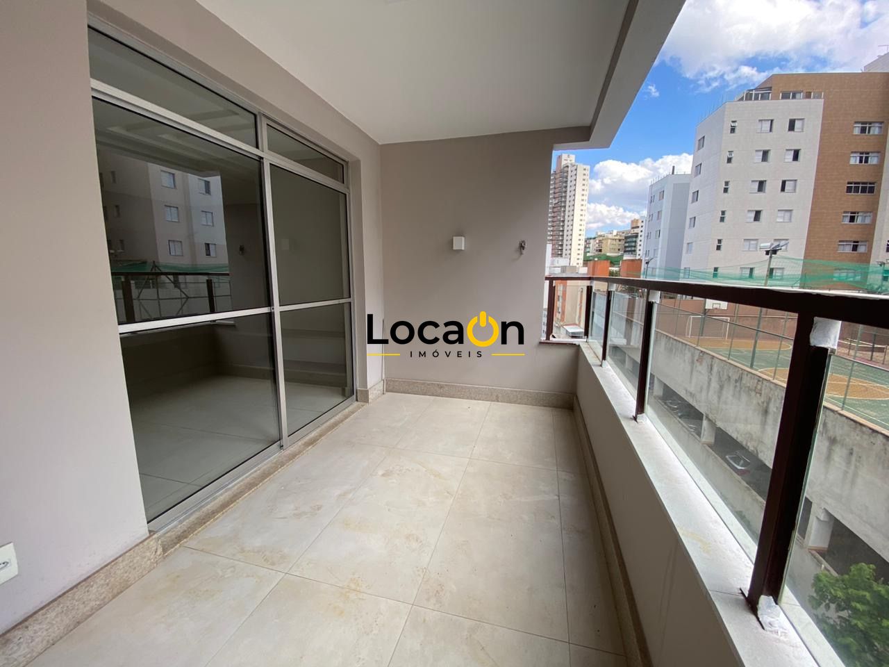 ALUGA-SE apartamento com 4 quartos no bairro Buritis em Belo Horizonte.