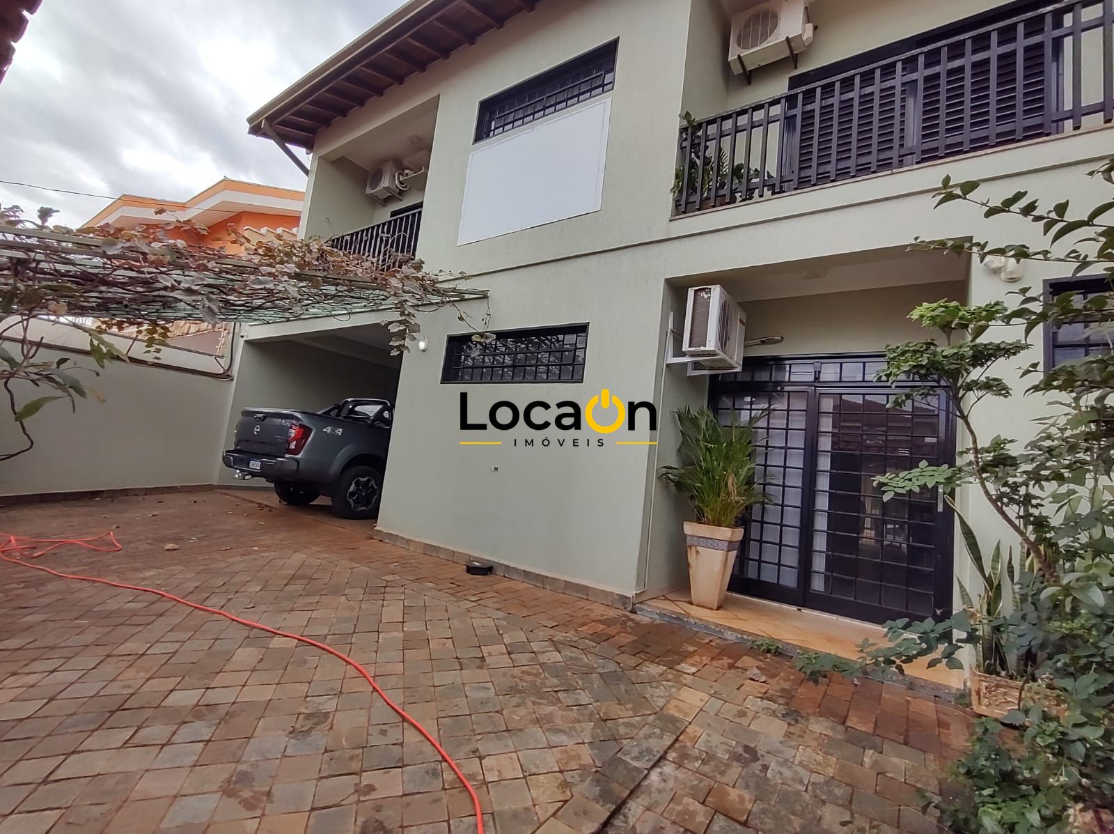 ALUGA - Casa Comercial ou Residencial Mobiliada na Ribeirânia com 8 salas e Rece