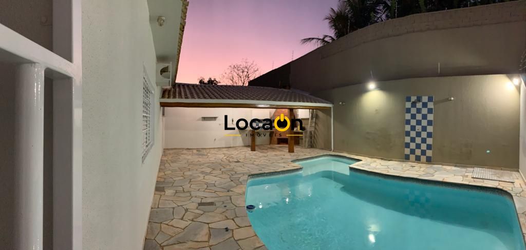 VENDE - Casa na Ribeirânia com 4 Dormitórios e Piscina
