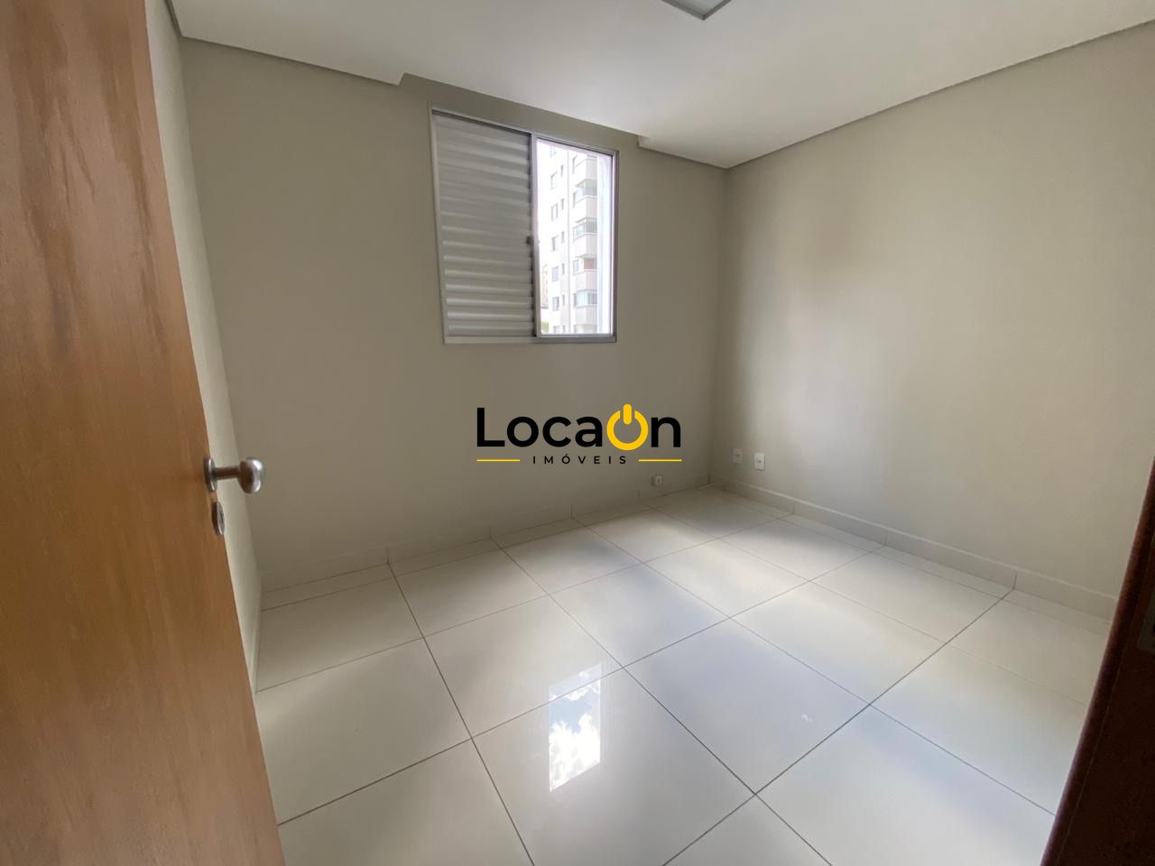 ALUGA-SE apartamento com 4 quartos no bairro Buritis em Belo Horizonte.