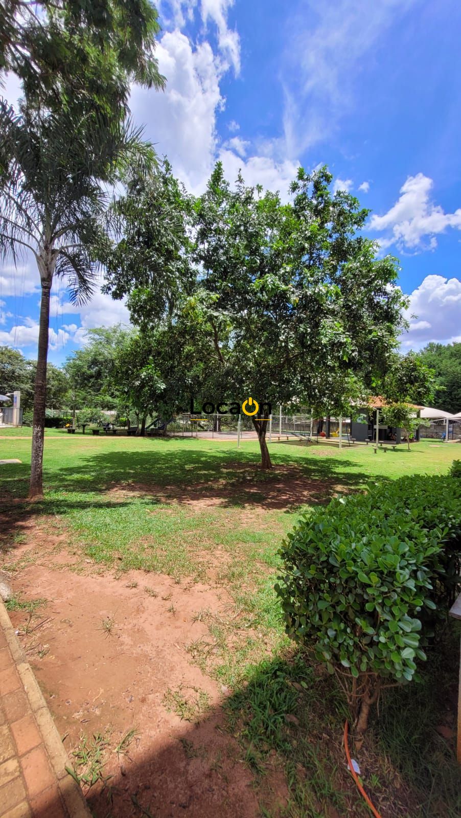 ALUGA- Apto 2 dormitórios com ar condicionado e vaga de garagem
