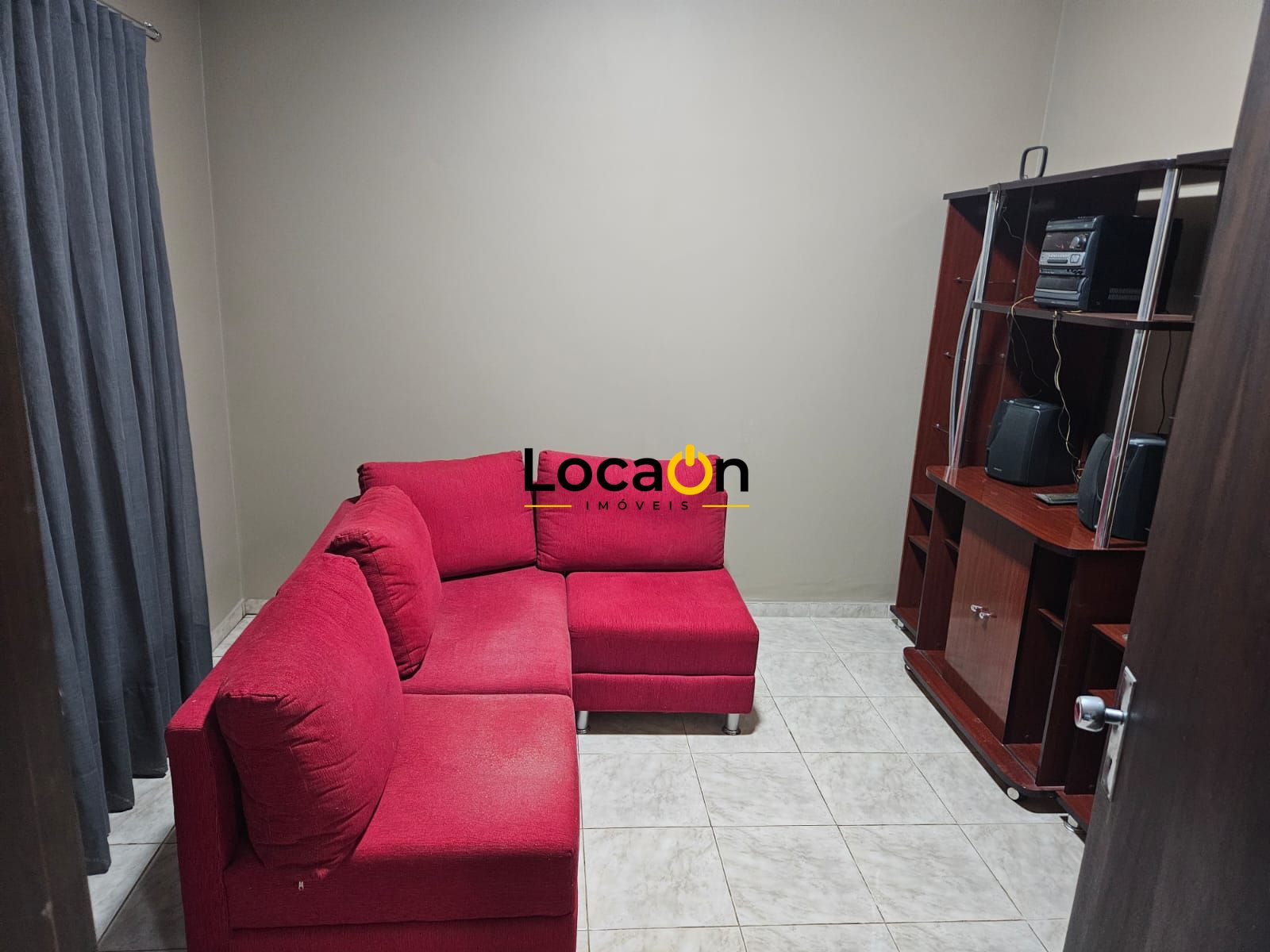 ALUGA- Casa 3 dormitórios, suíte, 2 banheiros, casa planejada em Ribeirão Preto