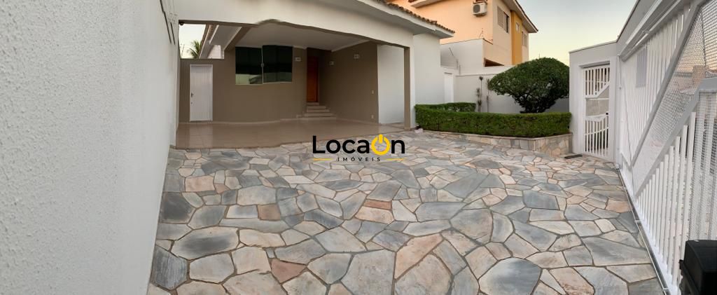 VENDE - Casa na Ribeirânia com 4 Dormitórios e Piscina