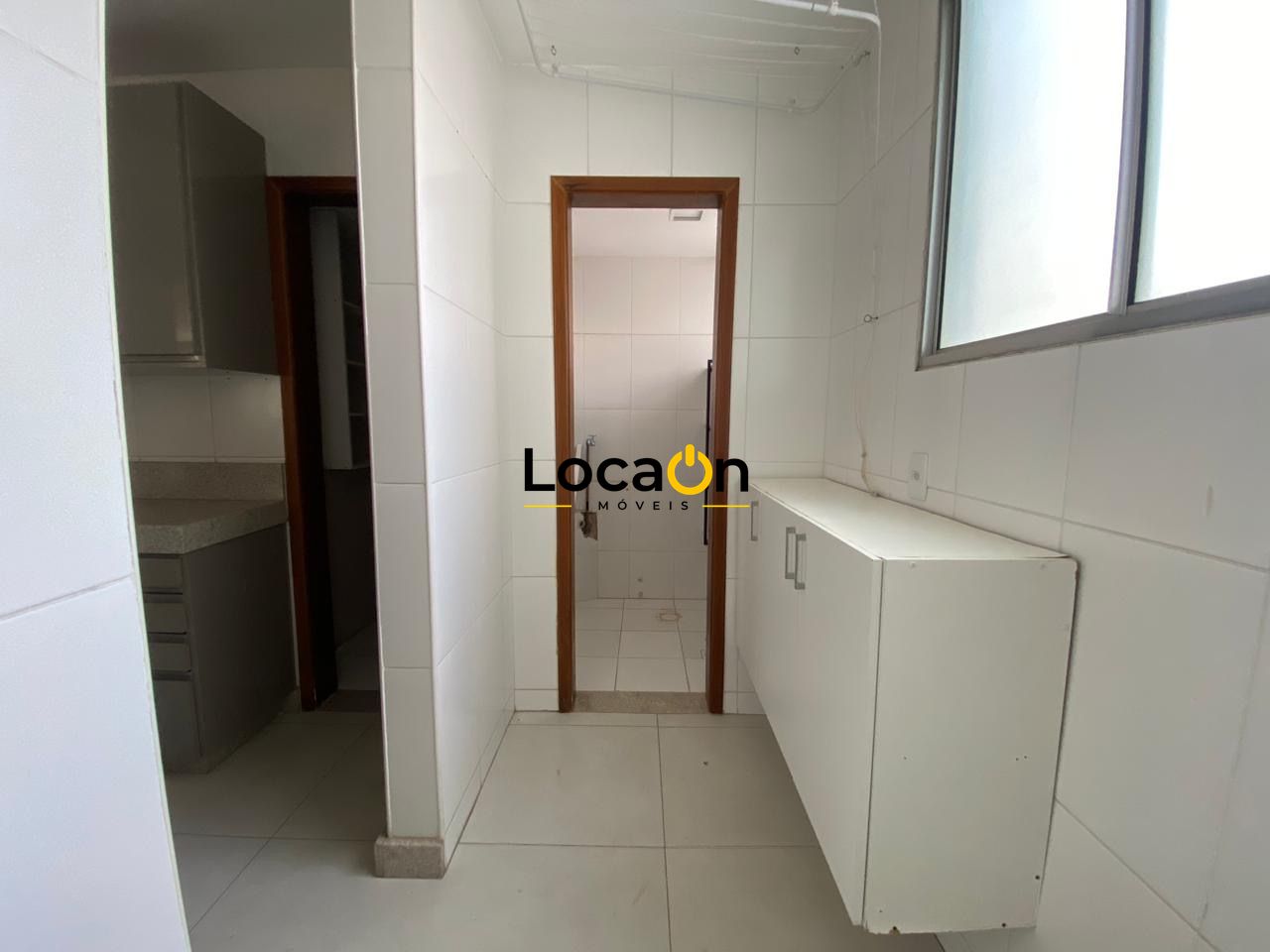 ALUGA-SE apartamento com 4 quartos no bairro Buritis em Belo Horizonte.