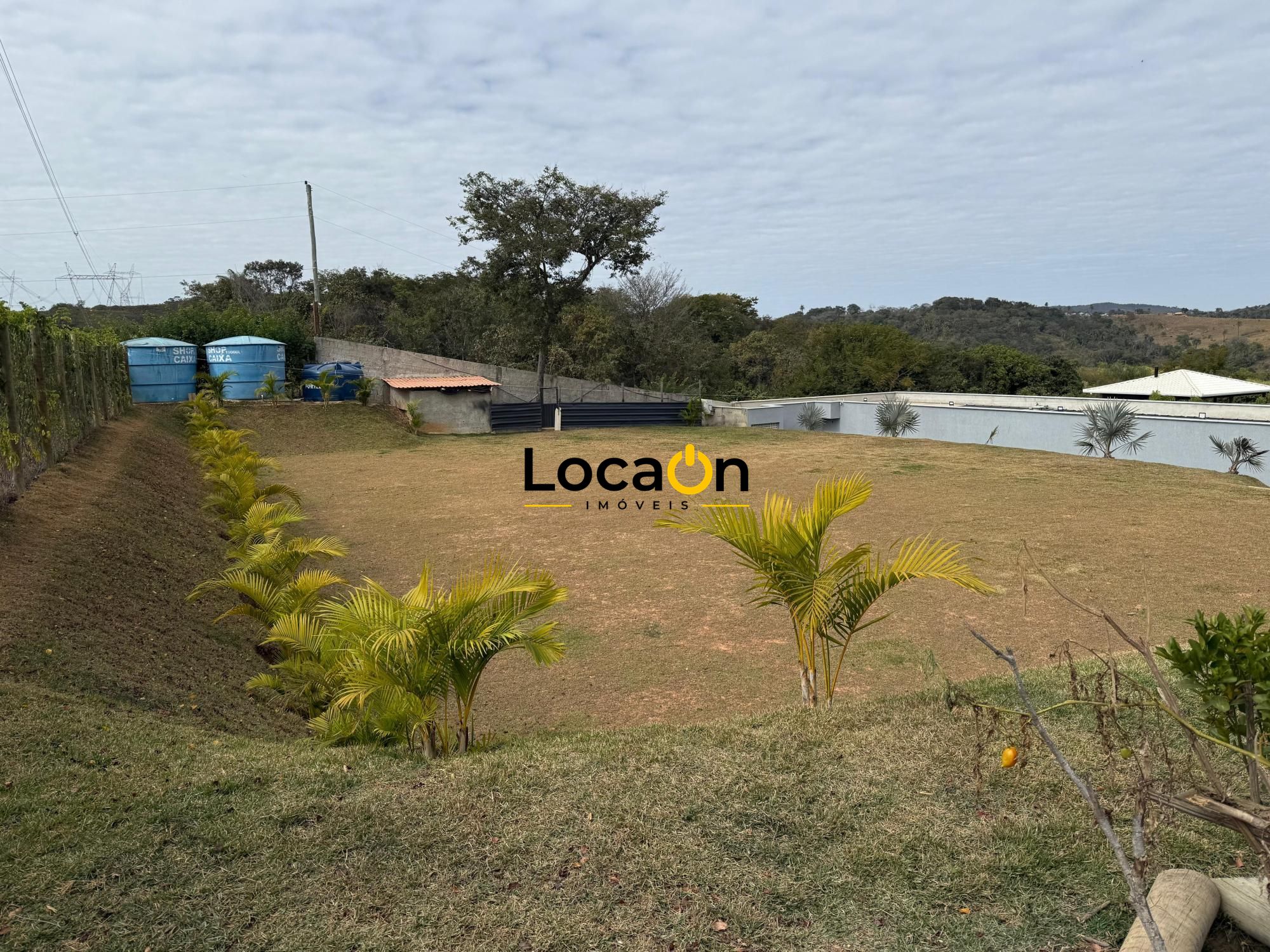 VENDE - Sitio em Esmeraldas-MG com Casa de luxo.