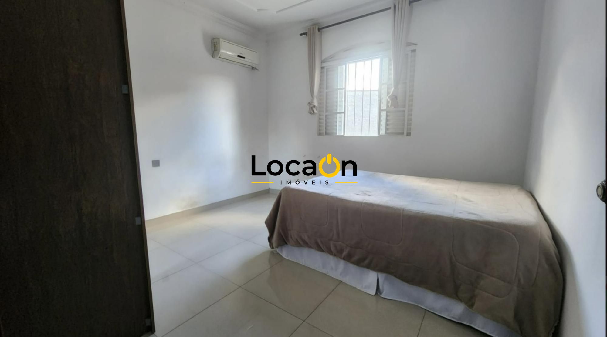 ALUGA-SE casa comercial com 3 quartos no bairro Castelo em Belo Horizonte