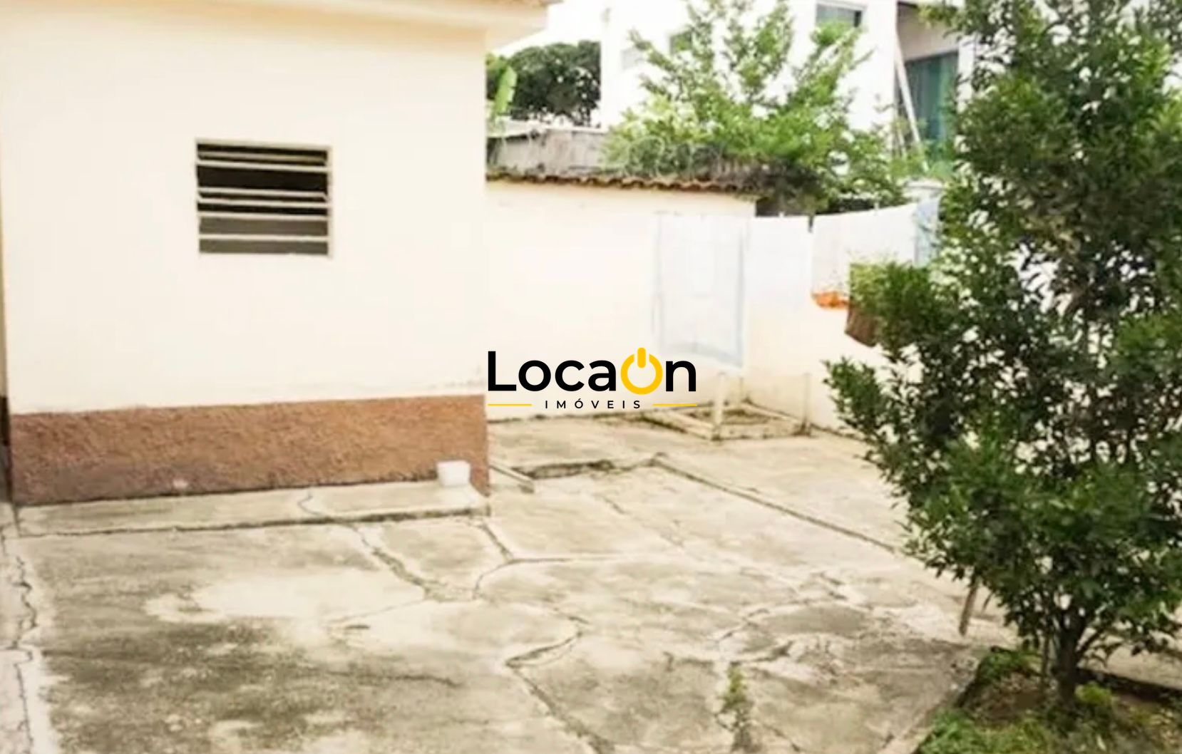 ALUGA-SE casa comercial com 110m2 no bairro Alípio de Melo em Belo Horizonte.